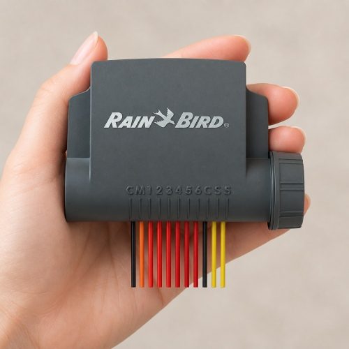 Rain Bird ESPBAT-BT 9V 6 istasyonlu Bluetooth kontrol ünitesi elde kullanım görünümü